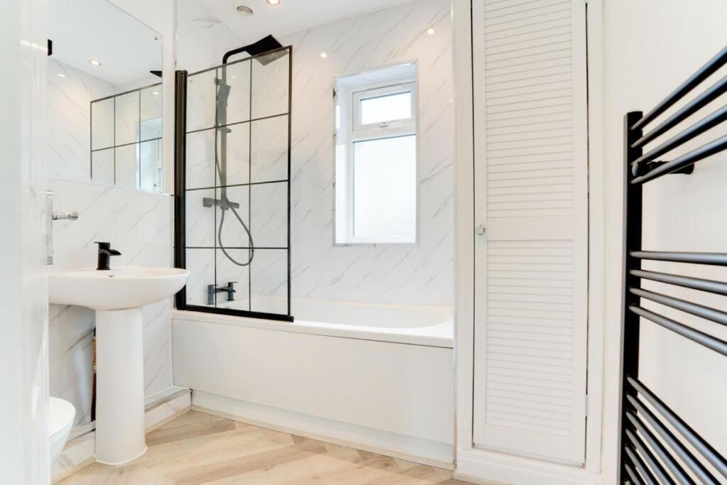 Lymer House - Stylish 3 Bedroom House In Wolverhampton Quarto foto