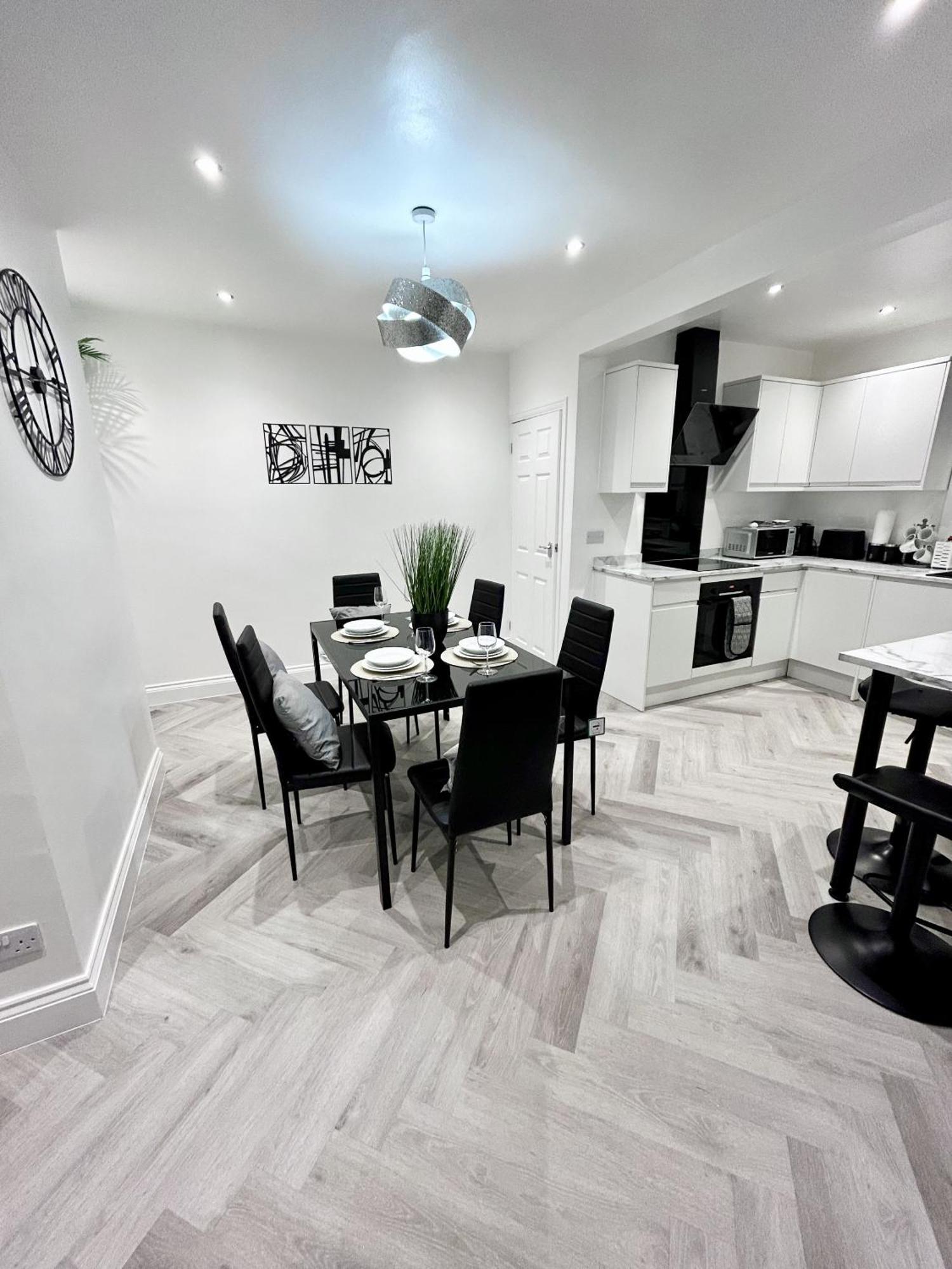 Lymer House - Stylish 3 Bedroom House In Wolverhampton Exterior foto
