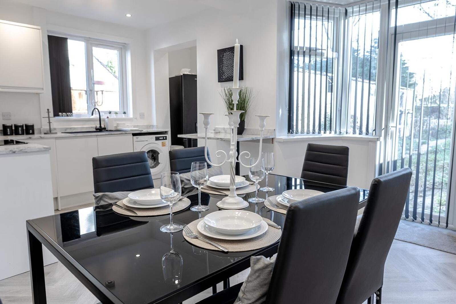 Lymer House - Stylish 3 Bedroom House In Wolverhampton Exterior foto